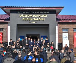 Yakutiye Belediyesi tarafından Güzelova Mahallesi’nde yaptırılan muhtarlık binası ve düğün salonu hizmete açıldı