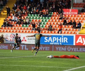 Spor Toto Süper Lig: Alanyaspor: 1 Fatih Karagümrük:0 (İlk yarı)