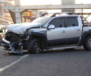 Diyarbakır’da 3 aracın karıştığı kazada 4 kişi yaralandı