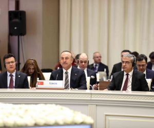 Bakan Çavuşoğlu, Ekonomik İşbirliği Teşkilatı Bakanlar Konseyi’nde aile fotoğrafına katıldı