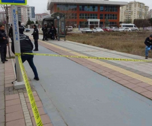 Çakmak üzerine kurduğu jiletli düzenek ile kendini yaraladı