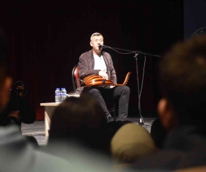 Ünlü sanatçı Metin Şentürk Karabük’te öğrencilerle buluştu