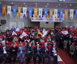Gölcük’te bin 41 kadın AK Parti’ye katıldı