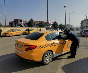 Ergani ilçesinde zabıta ekiplerinden korsan taksi denetimi