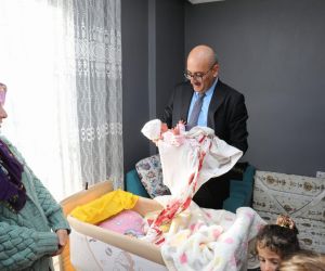 Başkan Vekili Aydın, bebek sahibi olan ailelerin sevincine ortak oldu