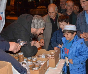 Regaip Kandilinde Sındırgı’da vatandaşlara helva ikramı