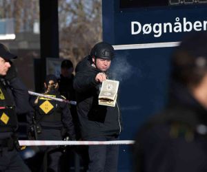 Aşırı sağcı Rasmus Paludan bu kez Danimarka’da Kur’an-ı Kerim yaktı