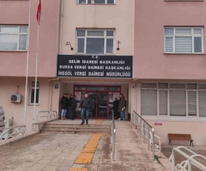 Boşanma aşamasındaki öfkeli koca avukat çifte kurşun yağdırdı