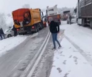 Kütahya’da kar yağışı etkili oldu, trafikte aksamalar yaşandı