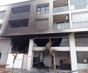 İzmir’de karavan imalathanesinde yangın