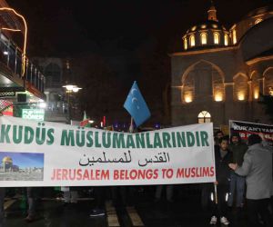 Malatyalılar Kur’an-ı Kerim yakılmasını protesto için yürüdü