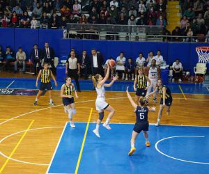 Tarsus Belediyesi Kadın Basketbol Takımı evinde Fenerbahçe’yi yendi