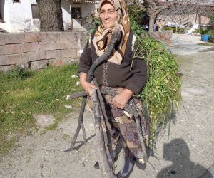 68 yaşındaki Müşerref Teyze, hayvanları sayesinde genç kalıyor