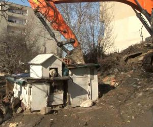 Başakşehir’de tespiti yapılan son metruk binanın yıkımı  yapıldı