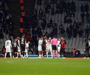 Spor Toto Süper Lig: Fatih Karagümrük: 0 - Beşiktaş: 1 (İlk yarı)