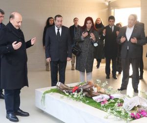 Bakan Bilgin, Denktaş ve Küçük’ün anıt mezarlarını ziyaret etti