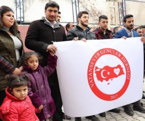 Vanlı vatansever gençlerden Mehmetçiğe destek