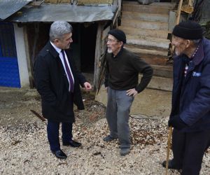 Başkan Yiğit kar kış demeden köyleri ziyaret ediyor