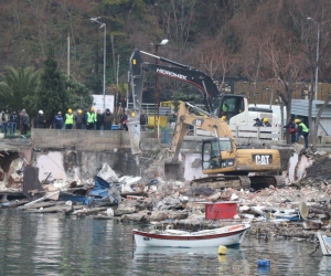 Zonguldak’ta kıyı kenar çizgisindeki yapıların yıkımına başlandı