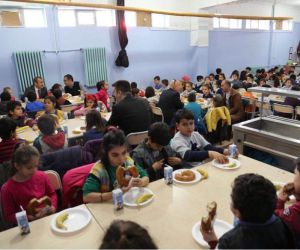 Vali Sonel’den 332 öğrenciye kahvaltı desteği