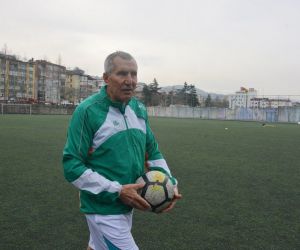 69 yaşındaki Şerif Kunt, Karaçay Gençlik Spor Kulübü’ne transfer oldu