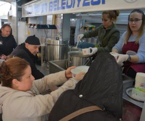 Efeler Belediyesinin pazarcı esnafına çorba ikramı memnuniyetle karşılanıyor