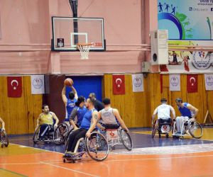 Altınordu Belediyesi Tekerlekli Sandalye Basketbol Takımı sporcuları hız kesmiyor