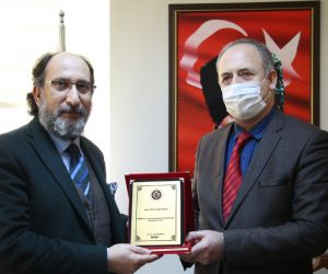 Oltu Beşeri ve Sosyal Bilimler Fakültesi’nin yeni dekanı Prof. Dr. Cavit Yeşilyurt oldu