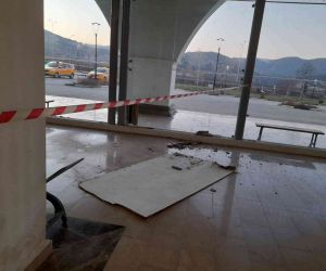 Bilecik Şehirlerarası Otobüs Terminalinin alçı tavanı çöktü