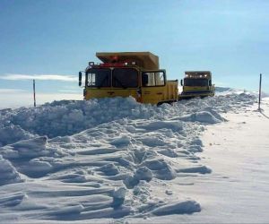 Kayseri’de yoğun kardan dolayı ulaşıma kapanan 208 mahalle yolu açıldı