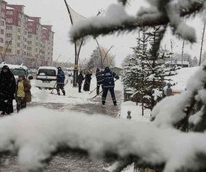 Bingöl’de kar yağışı etkili oldu, şehir beyaza büründü