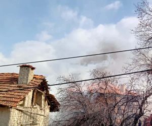 Burdur’da iki katlı müstakil bina alevlere teslim oldu
