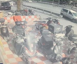 İstanbul’da feci kaza kamerada: 2 araba ve 1 motosiklet pert oldu