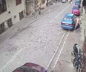 İnternetten tanıştığı engelli gencin evine gitti, aileye yakalanınca yarı çıplak halde kaçtı