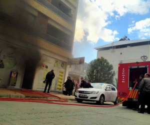Güzellik merkezinde çıkan yangın panikletti