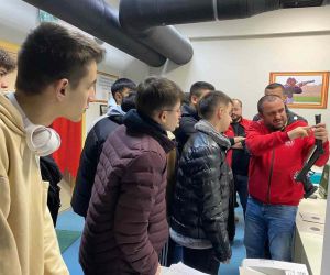 Gençler Bahçeşehir Gençlik merkezini inceledi
