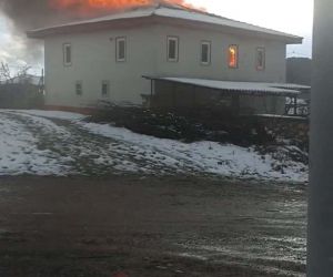 Bursa’da iki katlı ev, alev alev yandı