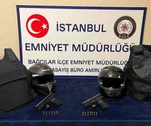 Şüpheli araçta bulunan şahısların üzerinden tabanca, fişek ve  2 adet çelik yelek çıktı