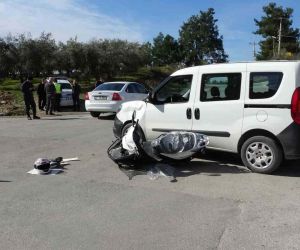 Manavgat’ta hafif ticari araç ile motosiklet çarpıştı: 1 yaralı
