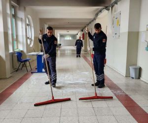 Zeytinburnu’nda tertemiz okullar öğrencileri bekliyor