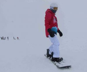 Beklenen kar yağışıyla kayak sezonu açıldı