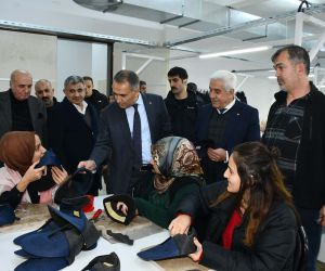 Vali Çuhadar, ASGEM’de ayakkabı üretim atölyelerini gezdi