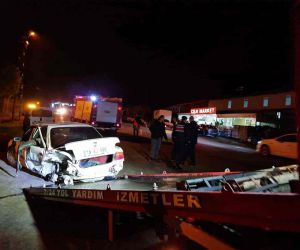 Alkollü sürücü çarpıp kaçtı: 2’si çocuk 5 yaralı