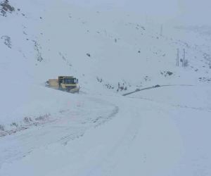 Hakkari’de 63 köy ve 178 mezra yolu kapandı