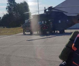 Kara Kuvvetlerine ait helikopterler deprem bölgesinde
