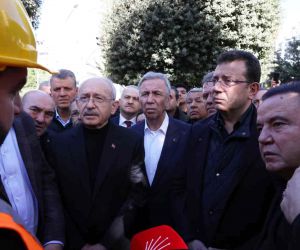 Başkan Muhittin Böcek, CHP Genel Başkanı Kılıçdaroğlu ile deprem bölgesinde