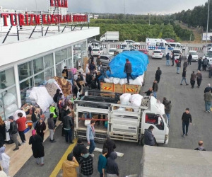 Başkan gözyaşlarını tutamadı, Erdemli’den 35 araçlık yaşam desteği gönderildi