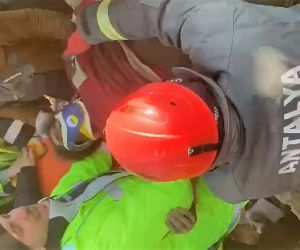 Antalya Büyükşehir İtfaiyesi deprem bölgesinde hayat kurtarıyor