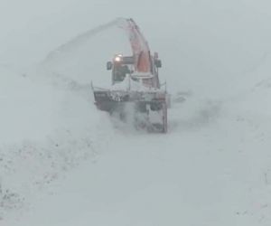 Kardan kapanan Şemdinli-Derecik yolu ulaşıma açıldı
