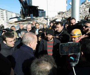Cumhurbaşkanı Erdoğan depremin vurduğu Pazarcık’ta incelemelerde bulundu